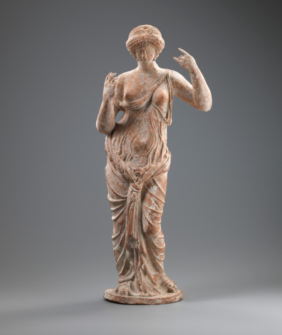Statuette d'Aphrodite Terre cuite. Empire romain oriental, 1er siècle après J.-C. Collection Fondation Gandur pour l'Art, Genève 