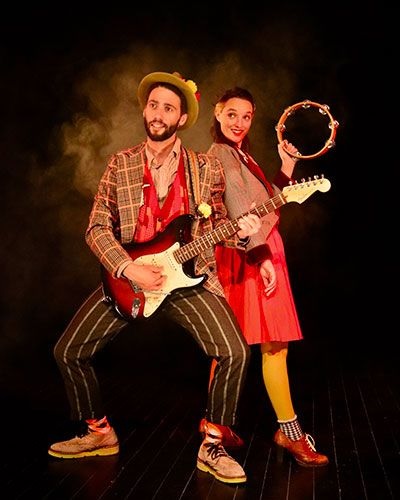 Spectacle "À tue-tête et à cloche pied" par la compagnie Les arêtes du Bifteck 